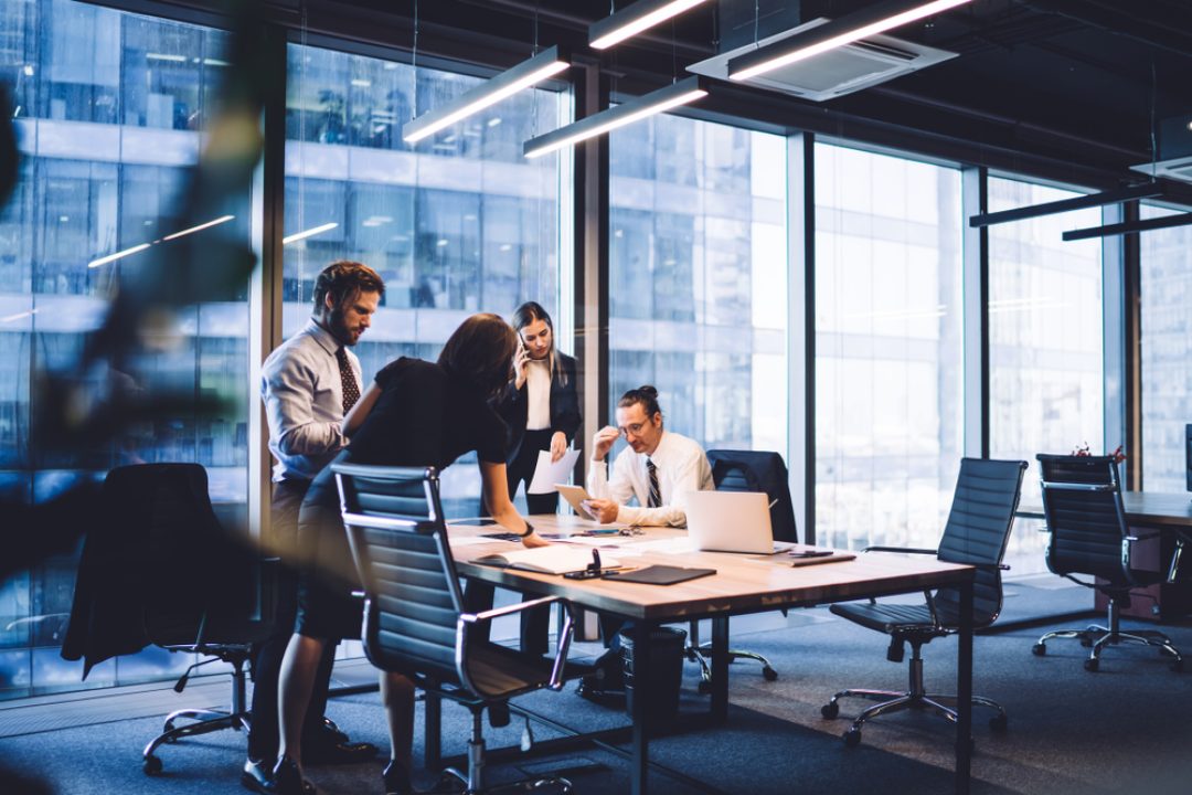 Cooperation,Process,Of,Professional,Male,And,Female,Colleagues,business,Woman,In
